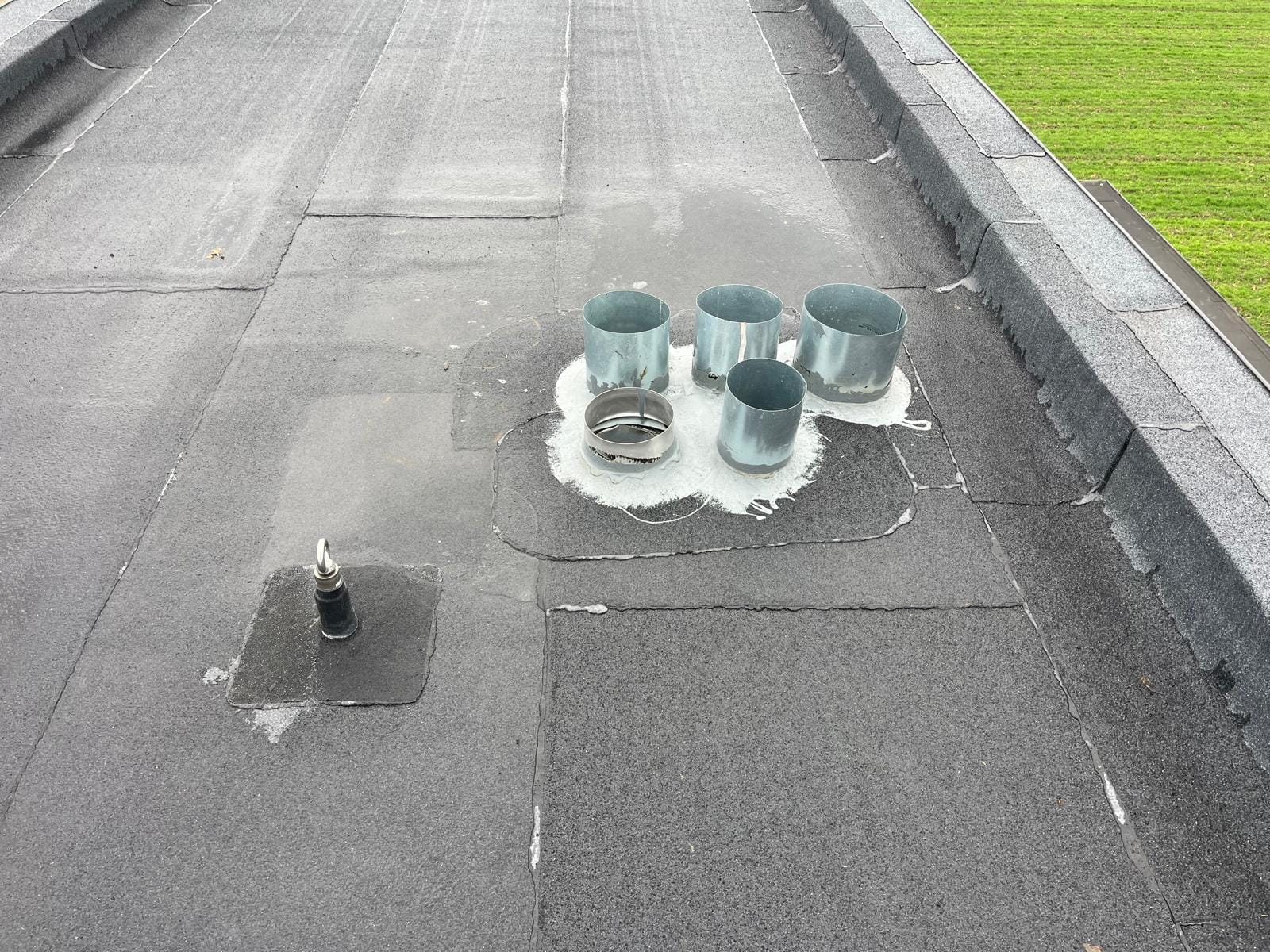 Macro-opname van een gelaste TPO-naad, met zichtbare naadstructuur.